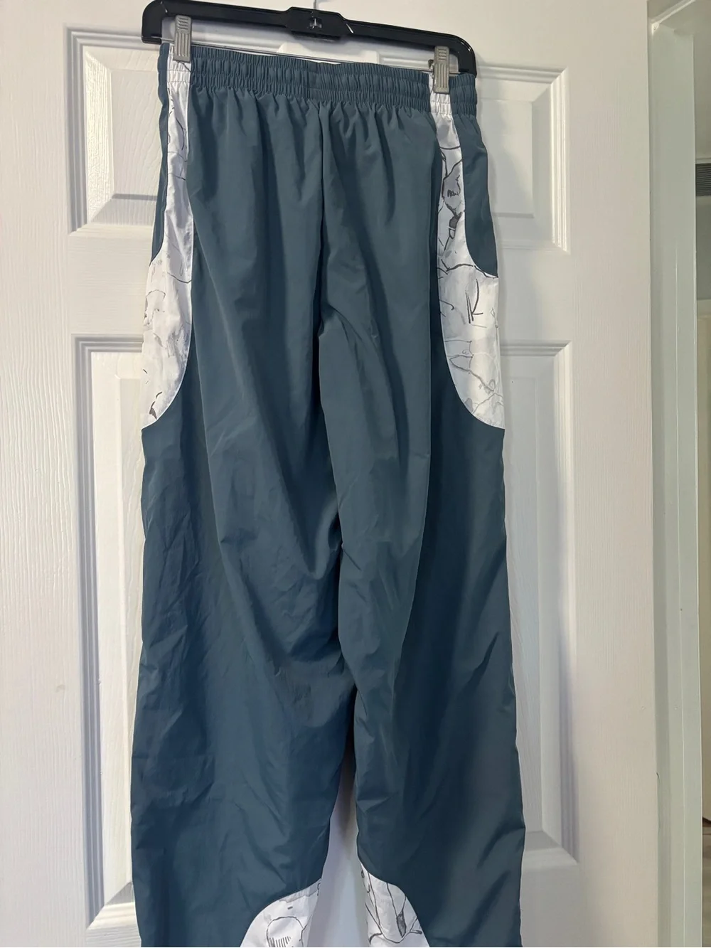 KIDSUPER MANCHESTER CITY FC TRAVEL PANT - Club wear - gray skies/frosted dew S